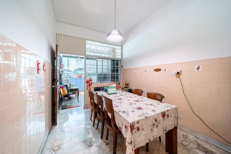 Mayflower Gardens, Mayflower Drive, 4 Bedrooms, 2,200 sqft, Terraced House For Sale, by Shawn Tay, 500211517 - Dining Room - PropertyGuru.com.sg