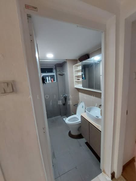 The Woodgrove, 3 Woodgrove Drive, Room Rental, 120 sqft, Apartment For Rent, by Aloisa Lua (嘉嘉), 500211521 - Bathroom - PropertyGuru.com.sg