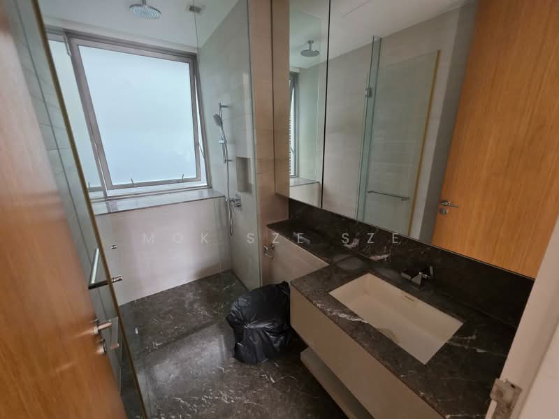 Hilltops, 101 Cairnhill Circle, 2 Bedrooms, 1,249 sqft, Condominium For Sale, by Mok Sze Sze, 500211530 - Bathroom - PropertyGuru.com.sg