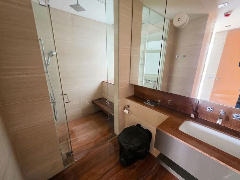 Hilltops, 101 Cairnhill Circle, 2 Bedrooms, 1,249 sqft, Condominium For Sale, by Mok Sze Sze, 500211530 - Bathroom - PropertyGuru.com.sg