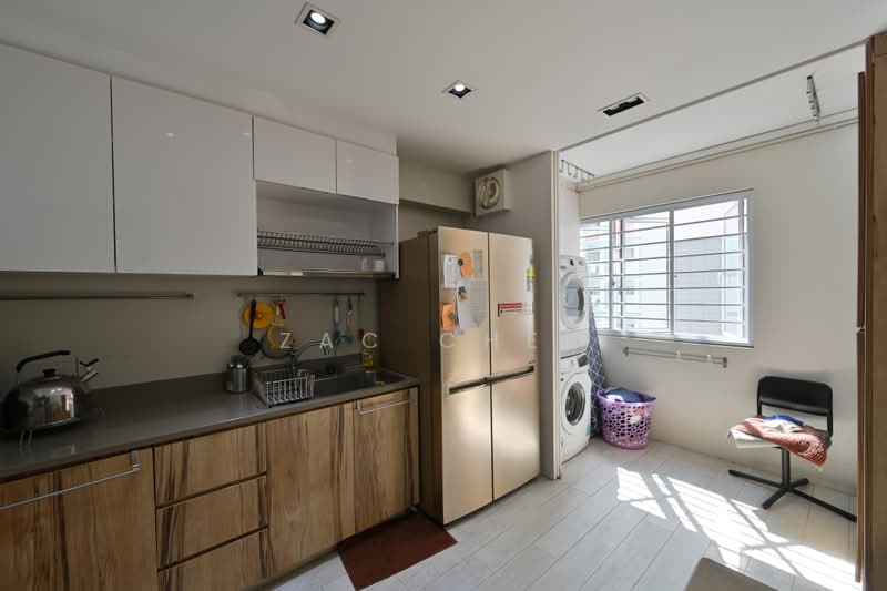 460 Pasir Ris Drive 4, 460 Pasir Ris Drive 4, 4 Bedrooms, 1,571 sqft, HDB Flat For Sale, by Zac Chen, 500211548 - Kitchen and Yard - PropertyGuru.com.sg