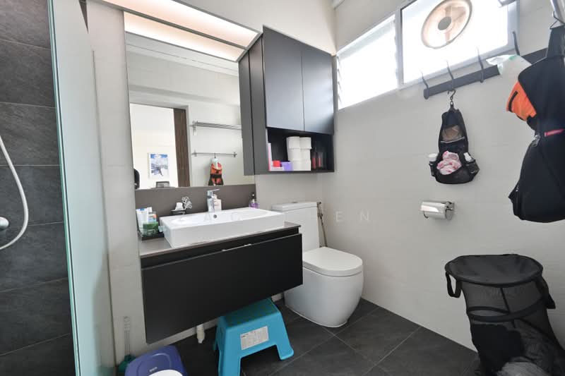 460 Pasir Ris Drive 4, 460 Pasir Ris Drive 4, 4 Bedrooms, 1,571 sqft, HDB Flat For Sale, by Zac Chen, 500211548 - Master Bath - PropertyGuru.com.sg