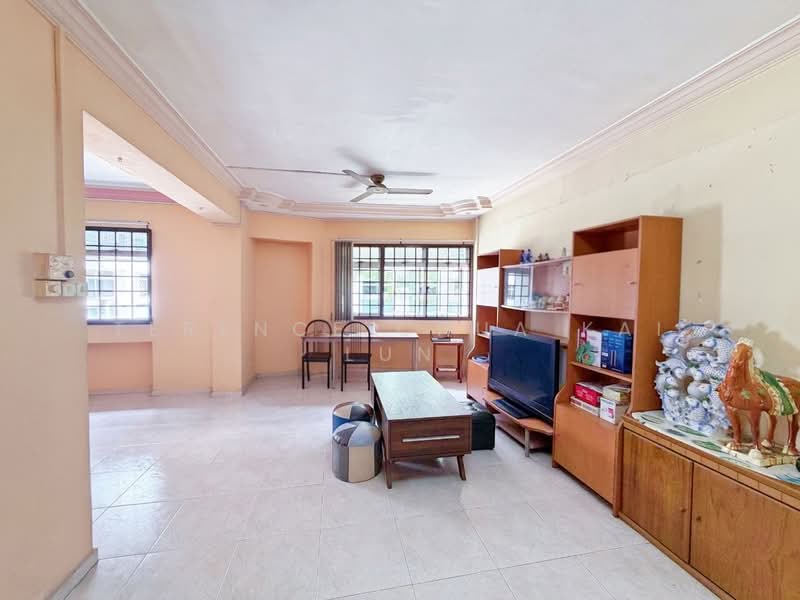 352 Woodlands Avenue 1, 352 Woodlands Avenue 1, 3 Bedrooms, 1,141 sqft, HDB Flat For Sale, by Terence Chua Kai Lun, 500211555 - Living Room - PropertyGuru.com.sg