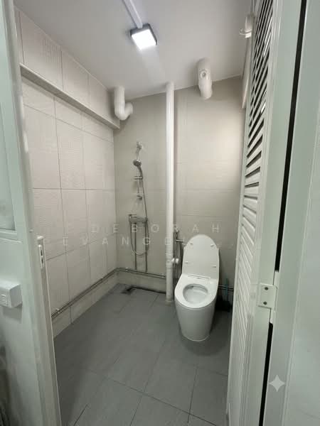 54 Pipit Road, 54 Pipit Road, 3 Bedrooms, 980 sqft, HDB Flat For Sale, by Deborah Evangeline Gan, 500211571 - Bathroom - PropertyGuru.com.sg