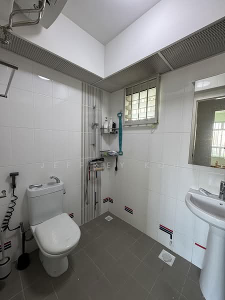 323A Sumang Walk, 323A Sumang Walk, 3 Bedrooms, 1,001 sqft, HDB Flat For Sale, by Jeffrey Koh, 500211580 - Bathroom - PropertyGuru.com.sg