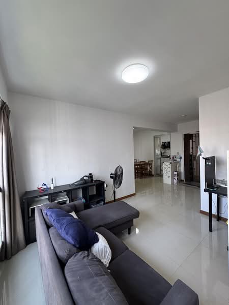 323A Sumang Walk, 323A Sumang Walk, 3 Bedrooms, 1,001 sqft, HDB Flat For Sale, by Jeffrey Koh, 500211580 - Living Room - PropertyGuru.com.sg