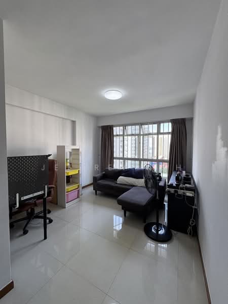 323A Sumang Walk, 323A Sumang Walk, 3 Bedrooms, 1,001 sqft, HDB Flat For Sale, by Jeffrey Koh, 500211580 - Living Room - PropertyGuru.com.sg