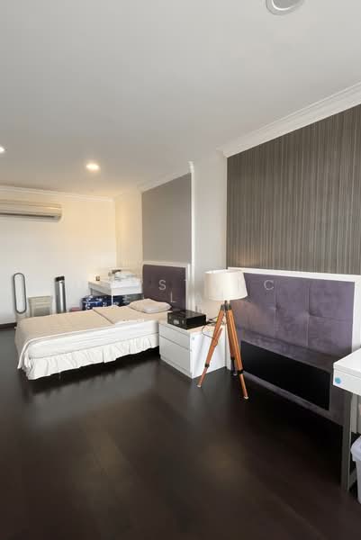 SEMI D near MRT, , 6 Bedrooms, 5,300 sqft, Semi-Detached House For Sale, by Constance Lai, 500211595 - Bedroom - PropertyGuru.com.sg