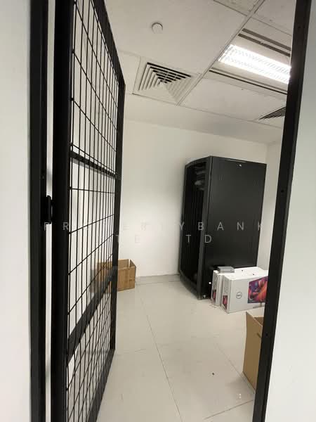 CBD Fitted Office | Up to 25 Pax | Server Room | Lobby Frontage, 135 Cecil Street, Boat Quay / Raffles Place / Marina, 2,293 sqft, Office For Rent, by SHARON, 500211606 - Interior - CommercialGuru.com.sg