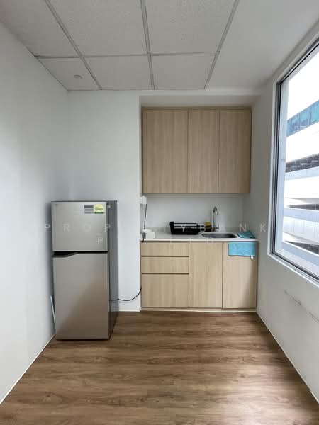 CBD Fitted Office | Up to 25 Pax | Server Room | Lobby Frontage, 135 Cecil Street, Boat Quay / Raffles Place / Marina, 2,293 sqft, Office For Rent, by SHARON, 500211606 - Kitchen - CommercialGuru.com.sg