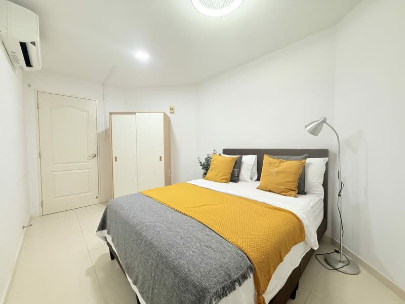 Queensway Tower, 1 Queensway, Room Rental, 100 sqft, Apartment For Rent, by Philip Tay, 500211636 - Bedroom - PropertyGuru.com.sg