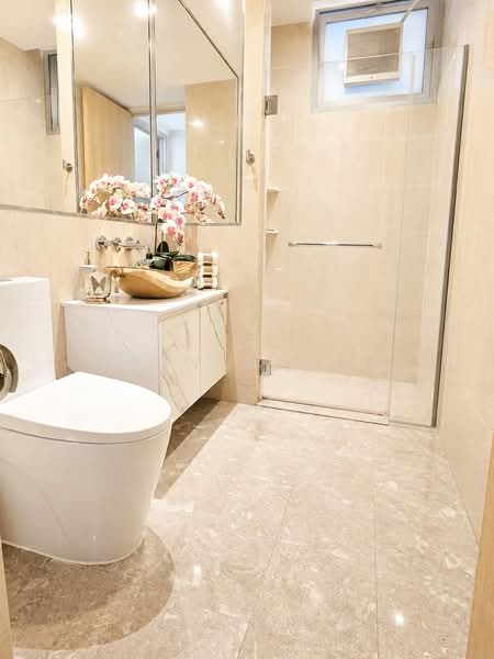 Cairnhill Crest, 8 Cairnhill Circle, 2 Bedrooms, 1,206 sqft, Condominium For Sale, by Delvin Ong, 500211640 - Bathroom - PropertyGuru.com.sg
