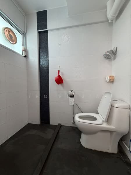 105 Towner Road, 105 Towner Road, 2 Bedrooms, 797 sqft, HDB Flat For Sale, by Teo En Jia, 500211644 - Bathroom - PropertyGuru.com.sg