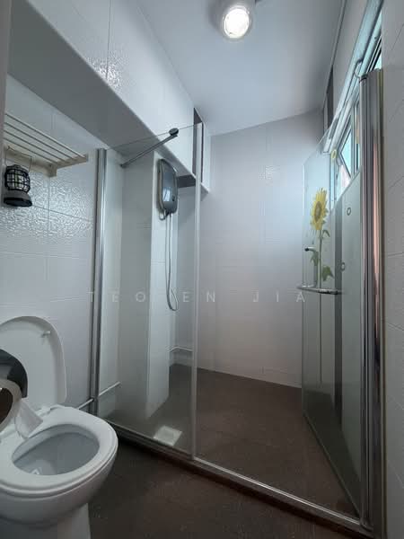 105 Towner Road, 105 Towner Road, 2 Bedrooms, 797 sqft, HDB Flat For Sale, by Teo En Jia, 500211644 - Bathroom - PropertyGuru.com.sg