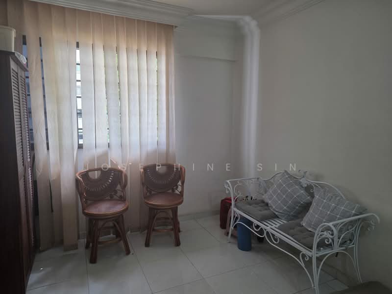 110 Ang Mo Kio Avenue 4, 110 Ang Mo Kio Avenue 4, 2 Bedrooms, 882 sqft, HDB Flat For Sale, by Josephine Sin, 500211671 - Living Room - PropertyGuru.com.sg