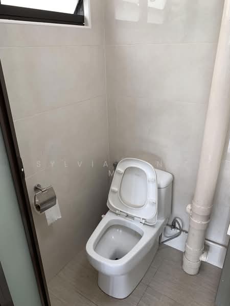 413 Commonwealth Avenue West, 413 Commonwealth Avenue West, 3 Bedrooms, 1,345 sqft, HDB Flat For Rent, by Sylvia Tan Z M, 500211674 - Bathroom - PropertyGuru.com.sg