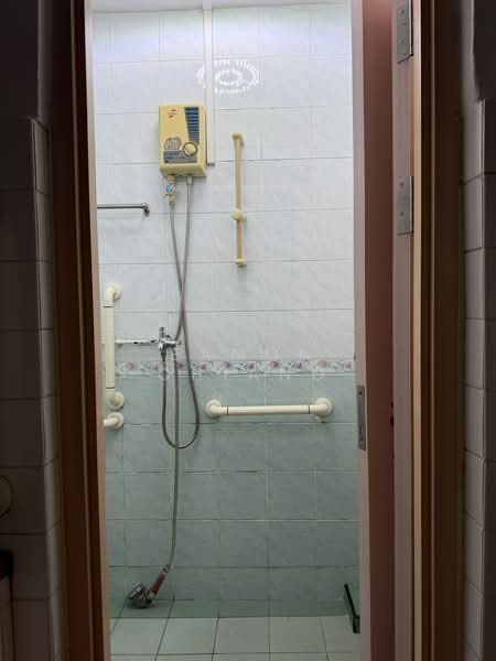 8 Selegie Road, 8 Selegie Road, 1 Bedroom, 41 sqft, HDB Flat For Sale, by Eamon Chiang, 500211687 - Bathroom - PropertyGuru.com.sg