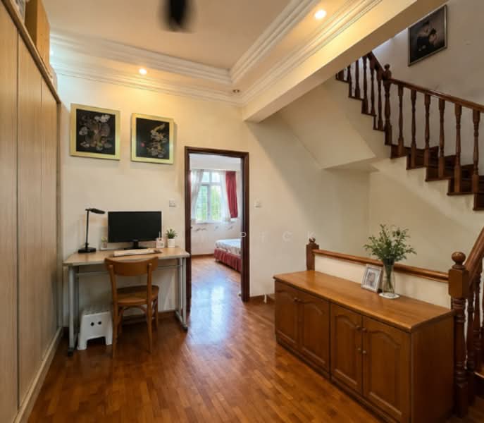 ❤️Spacious Terrace near a Park and MRT❤️, , 5 Bedrooms, 1,615 sqft, Terraced House For Sale, by JAY PECK, 500211690 - Study - PropertyGuru.com.sg