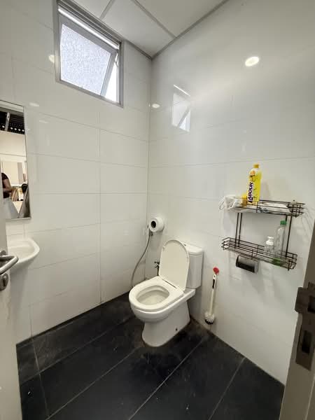 Mandai Connection, 7 Mandai Link, 1,700 sqft, Factory / Workshop (B2) For Rent, by Cadence Yu, 500211709 - Bathroom - CommercialGuru.com.sg
