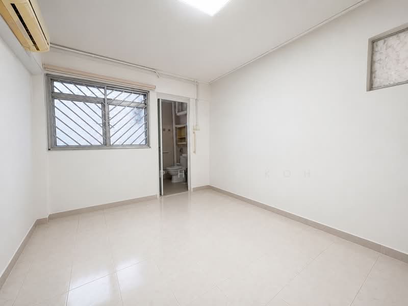 703 Hougang Avenue 2, 703 Hougang Avenue 2, 3 Bedrooms, 1,001 sqft, HDB Flat For Sale, by Josephine Koh, 500211711 - Bedroom - PropertyGuru.com.sg
