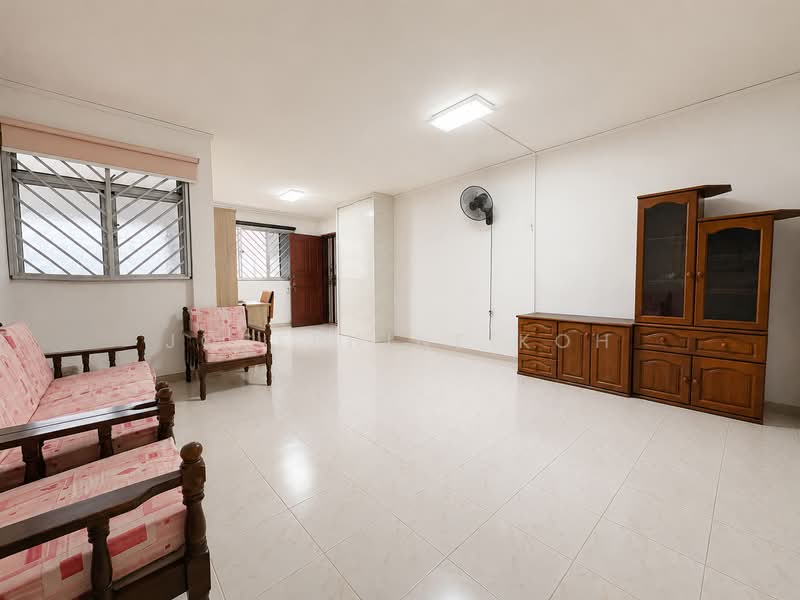 703 Hougang Avenue 2, 703 Hougang Avenue 2, 3 Bedrooms, 1,001 sqft, HDB Flat For Sale, by Josephine Koh, 500211711 - Living Room - PropertyGuru.com.sg