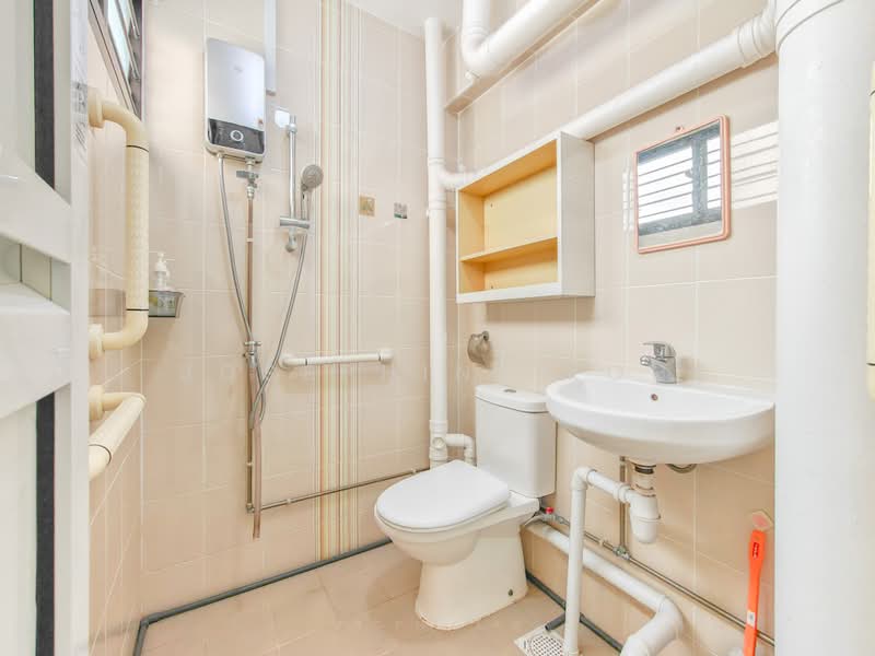 703 Hougang Avenue 2, 703 Hougang Avenue 2, 3 Bedrooms, 1,001 sqft, HDB Flat For Sale, by Josephine Koh, 500211711 - Bathroom - PropertyGuru.com.sg