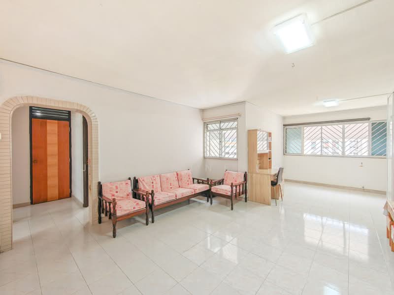 703 Hougang Avenue 2, 703 Hougang Avenue 2, 3 Bedrooms, 1,001 sqft, HDB Flat For Sale, by Josephine Koh, 500211711 - Living Room - PropertyGuru.com.sg