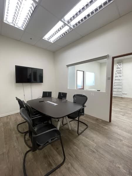 Tradehub 21, 18 Boon Lay Way, 1,582 sqft, Light Industrial (B1) For Rent, by Daniel Tan - 陈振宏, 500211719 - Interior - CommercialGuru.com.sg