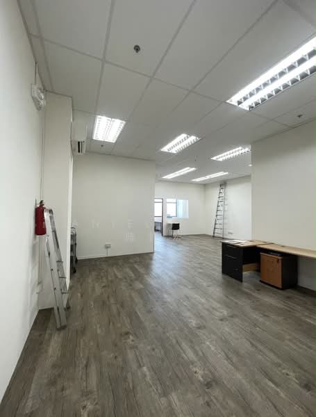 Tradehub 21, 18 Boon Lay Way, 1,582 sqft, Light Industrial (B1) For Rent, by Daniel Tan - 陈振宏, 500211719 - Interior - CommercialGuru.com.sg