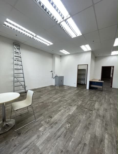 Tradehub 21, 18 Boon Lay Way, 1,582 sqft, Light Industrial (B1) For Rent, by Daniel Tan - 陈振宏, 500211719 - Interior - CommercialGuru.com.sg