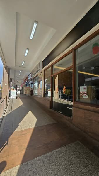Burlington Square, 175 Bencoolen Street, 2,562 sqft, Mall Shop For Rent, by Lee Hui Hui, 500211721 - Exterior - CommercialGuru.com.sg