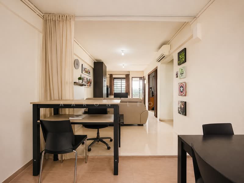 307 Clementi Avenue 4, 307 Clementi Avenue 4, 2 Bedrooms, 721 sqft, HDB Flat For Sale, by Aaron Leong, 500211728 - Living Room - PropertyGuru.com.sg