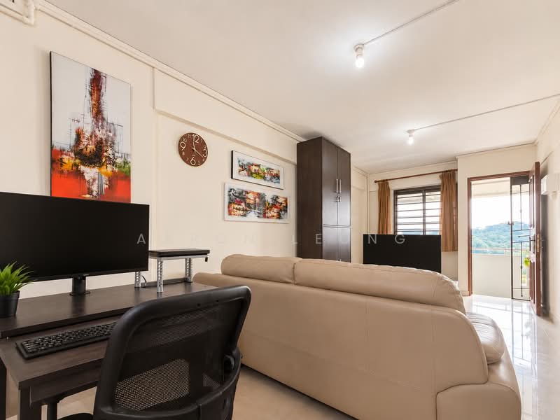 307 Clementi Avenue 4, 307 Clementi Avenue 4, 2 Bedrooms, 721 sqft, HDB Flat For Sale, by Aaron Leong, 500211728 - Living Room - PropertyGuru.com.sg