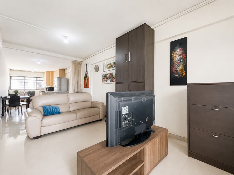 307 Clementi Avenue 4, 307 Clementi Avenue 4, 2 Bedrooms, 721 sqft, HDB Flat For Sale, by Aaron Leong, 500211728 - Living Room - PropertyGuru.com.sg