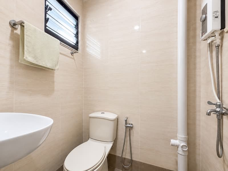 307 Clementi Avenue 4, 307 Clementi Avenue 4, 2 Bedrooms, 721 sqft, HDB Flat For Sale, by Aaron Leong, 500211728 - Bathroom - PropertyGuru.com.sg