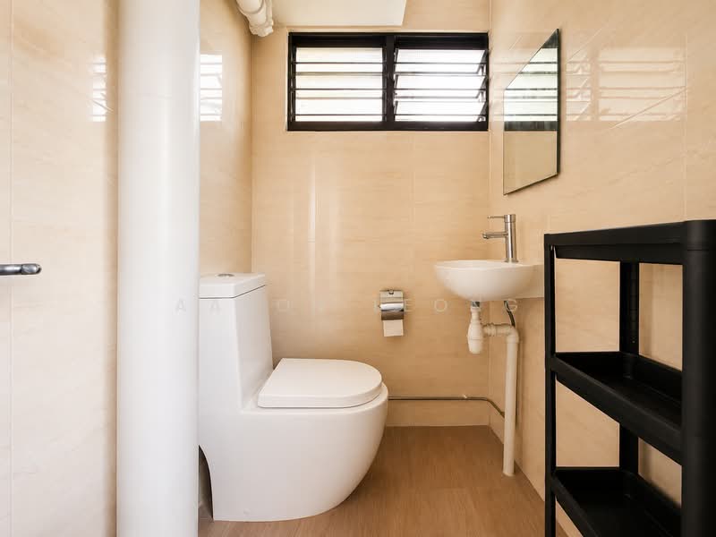 307 Clementi Avenue 4, 307 Clementi Avenue 4, 2 Bedrooms, 721 sqft, HDB Flat For Sale, by Aaron Leong, 500211728 - Bathroom - PropertyGuru.com.sg