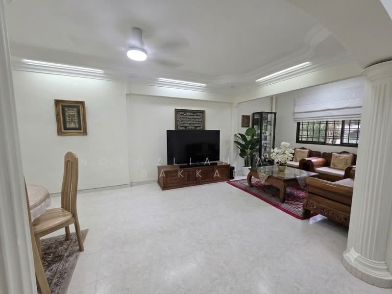 945 Hougang Street 92, 945 Hougang Street 92, 3 Bedrooms, 1,302 sqft, HDB Flat For Sale, by Norazliah Abu Bakkar, 500211729 - Living Room - PropertyGuru.com.sg