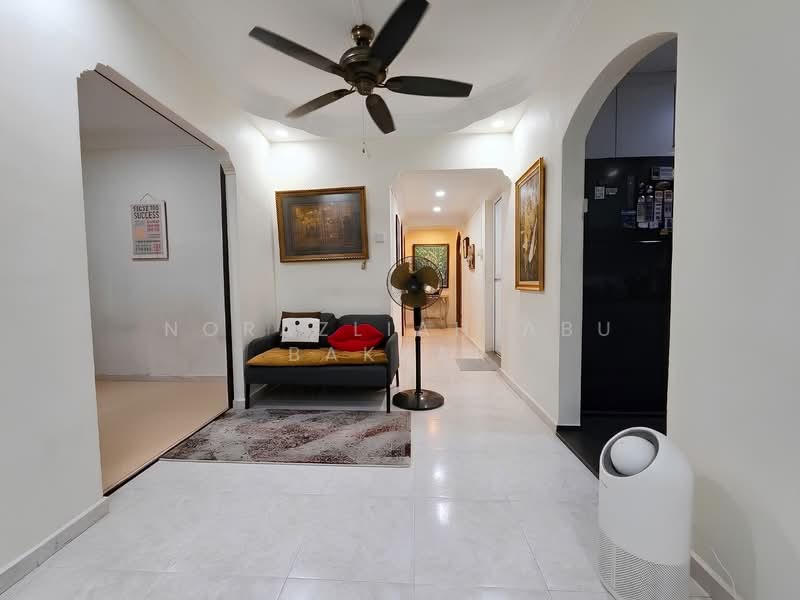 945 Hougang Street 92, 945 Hougang Street 92, 3 Bedrooms, 1,302 sqft, HDB Flat For Sale, by Norazliah Abu Bakkar, 500211729 - Corridor - PropertyGuru.com.sg