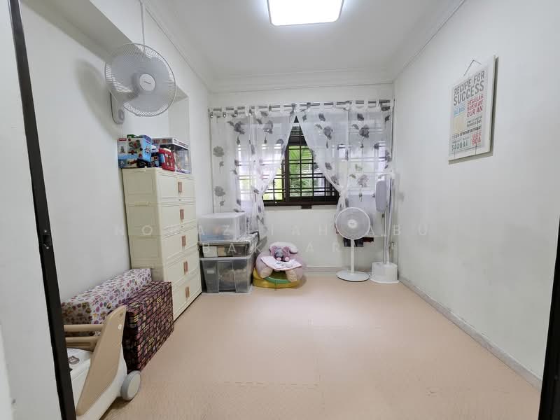 945 Hougang Street 92, 945 Hougang Street 92, 3 Bedrooms, 1,302 sqft, HDB Flat For Sale, by Norazliah Abu Bakkar, 500211729 - Study room - PropertyGuru.com.sg