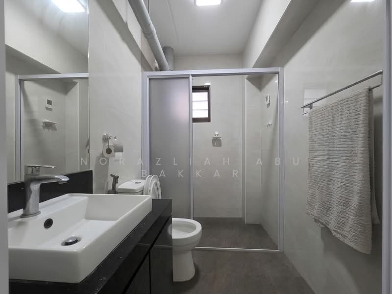 945 Hougang Street 92, 945 Hougang Street 92, 3 Bedrooms, 1,302 sqft, HDB Flat For Sale, by Norazliah Abu Bakkar, 500211729 - Bathroom - PropertyGuru.com.sg