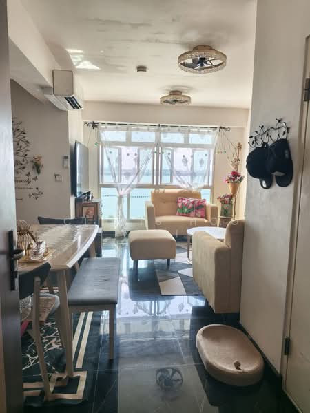 421C Northshore Drive, 421C Northshore Drive, 2 Bedrooms, 731 sqft, HDB Flat For Sale, by Claris Hoo Ziyi, 500211737 - Living Room - PropertyGuru.com.sg