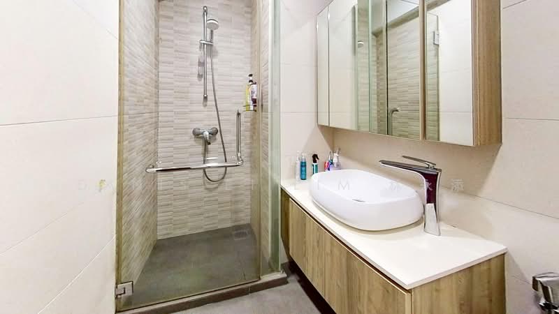 Eastvale, 31 Pasir Ris Drive 3, 3 Bedrooms, 1,292 sqft, Condominium For Rent, by Danis ET Lim 林永添, 500211742 - Bathroom - PropertyGuru.com.sg