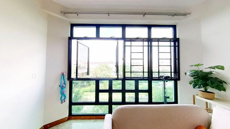 Eastvale, 31 Pasir Ris Drive 3, 3 Bedrooms, 1,292 sqft, Condominium For Rent, by Danis ET Lim 林永添, 500211742 - Living Room - PropertyGuru.com.sg