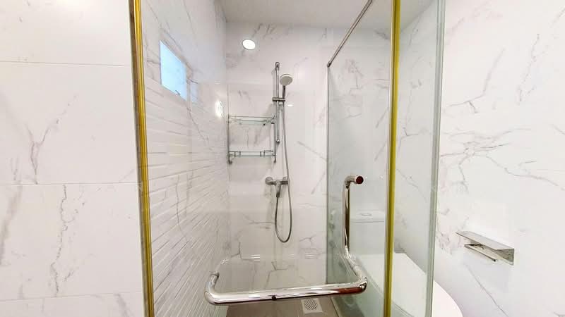Eastvale, 31 Pasir Ris Drive 3, 3 Bedrooms, 1,292 sqft, Condominium For Rent, by Danis ET Lim 林永添, 500211742 - Bathroom - PropertyGuru.com.sg