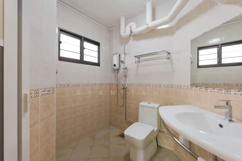 656B Jurong West Street 61, 656B Jurong West Street 61, 4 Bedrooms, 1,432 sqft, HDB Flat For Sale, by Ryan Tan, 500211747 - Bathroom - PropertyGuru.com.sg