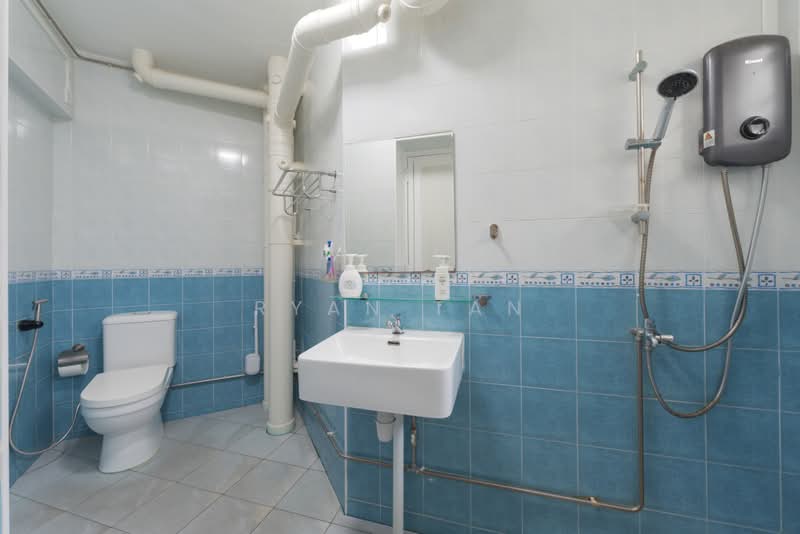 656B Jurong West Street 61, 656B Jurong West Street 61, 4 Bedrooms, 1,432 sqft, HDB Flat For Sale, by Ryan Tan, 500211747 - Bathroom - PropertyGuru.com.sg