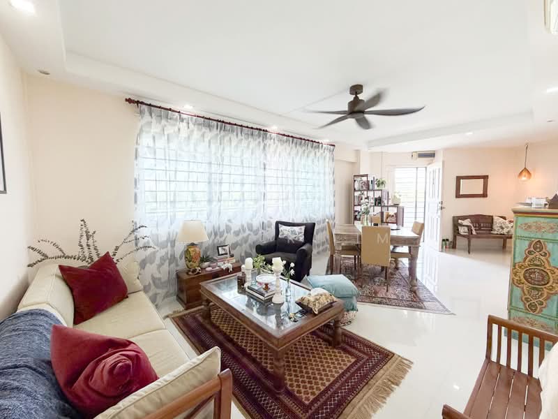 122 Sengkang East Way, 122 Sengkang East Way, 3 Bedrooms, 980 sqft, HDB Flat For Sale, by Gaynor Lim, 500211770 - Living Room - PropertyGuru.com.sg