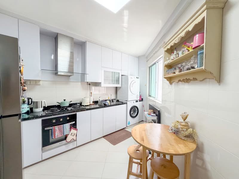 122 Sengkang East Way, 122 Sengkang East Way, 3 Bedrooms, 980 sqft, HDB Flat For Sale, by Gaynor Lim, 500211770 - Kitchen - PropertyGuru.com.sg