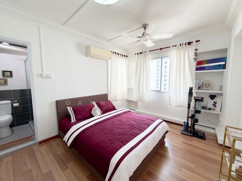 122 Sengkang East Way, 122 Sengkang East Way, 3 Bedrooms, 980 sqft, HDB Flat For Sale, by Gaynor Lim, 500211770 - Bedroom - PropertyGuru.com.sg