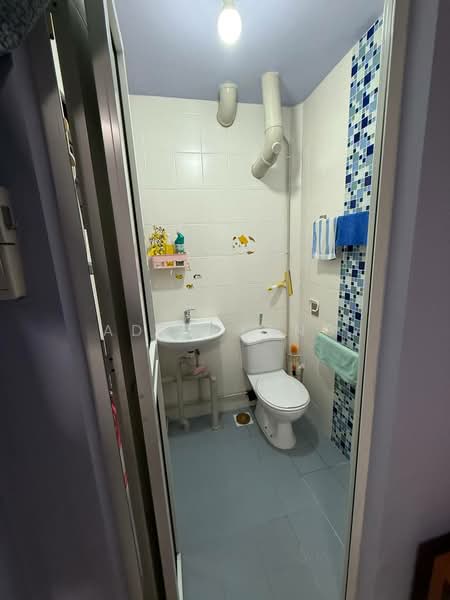 149 Woodlands Street 13, 149 Woodlands Street 13, 2 Bedrooms, 721 sqft, HDB Flat For Sale, by Aden Yang, 500211782 - Bathroom - PropertyGuru.com.sg